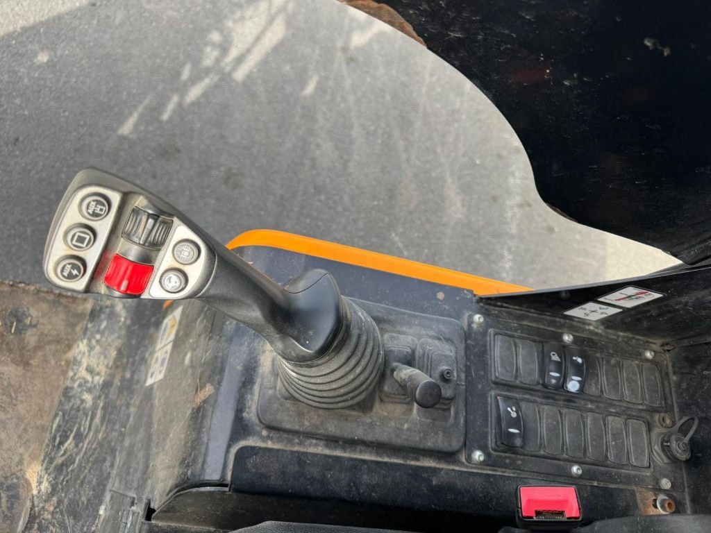 Valet de ferme GIANT G2700HD+ - photo slide 10