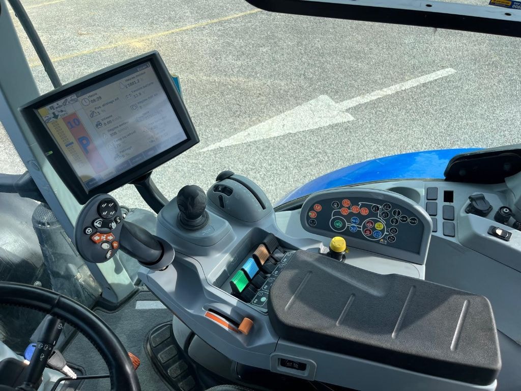 Tracteur NEW HOLLAND T7.230 - photo slide 14