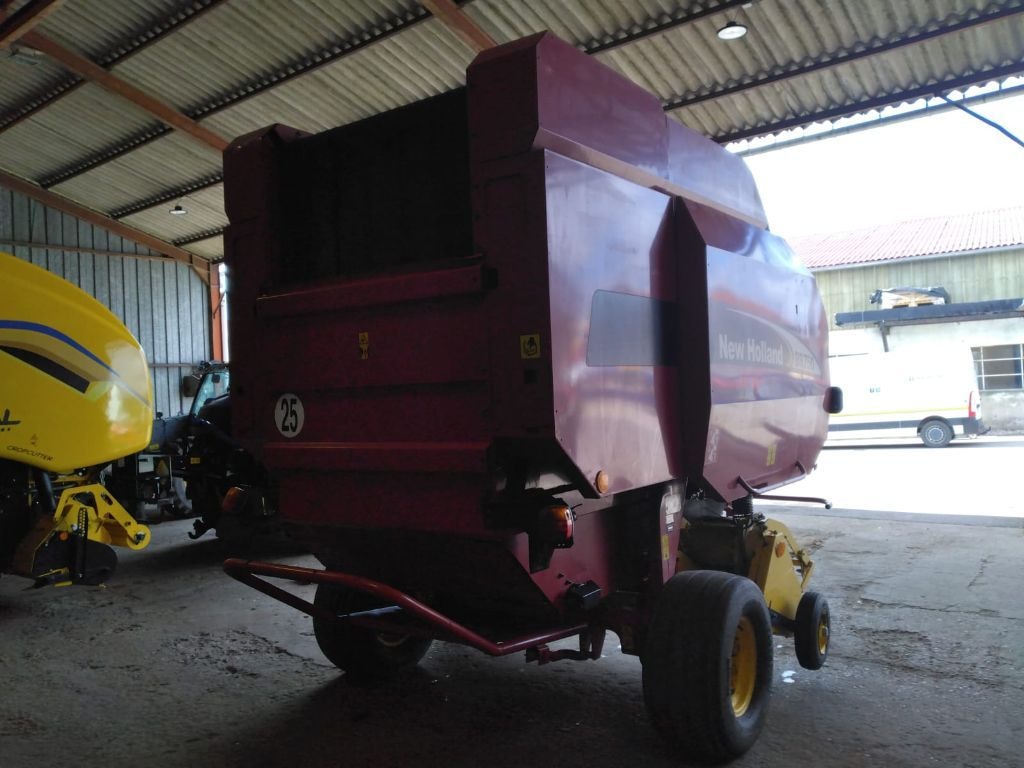 Presse balles rondes NEW HOLLAND BR 750 - photo slide 14
