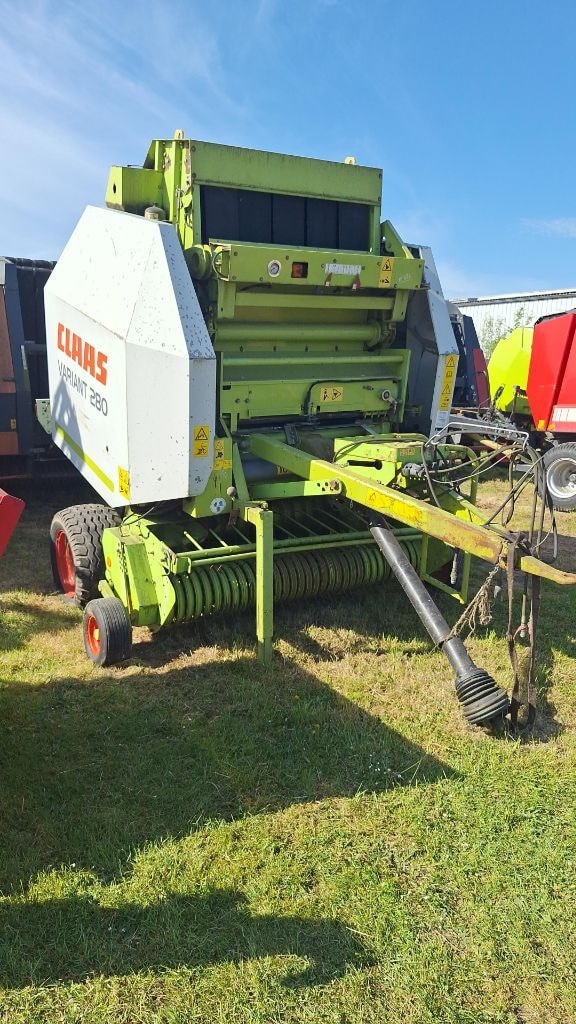 Presse balles rondes CLAAS Variant 280 - photo slide 1