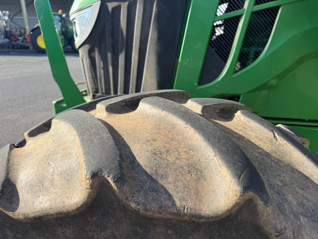 Tracteur chargeur JOHN DEERE 6100M - photo slide 13