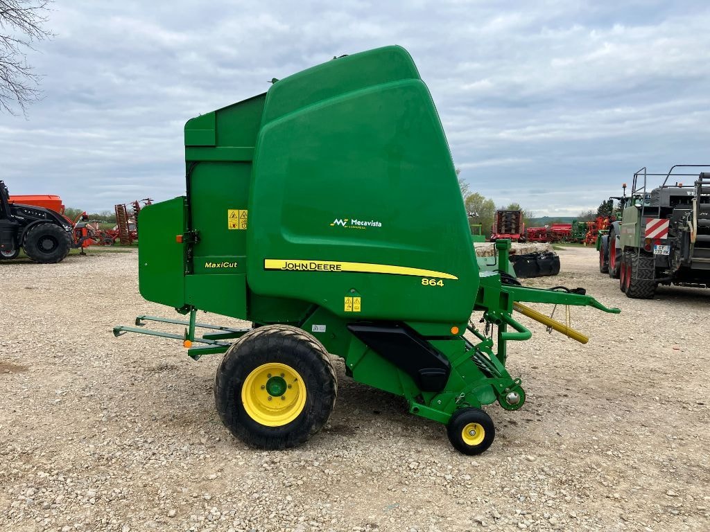 Presse balles rondes JOHN DEERE 864 MAXICUT - photo slide 10