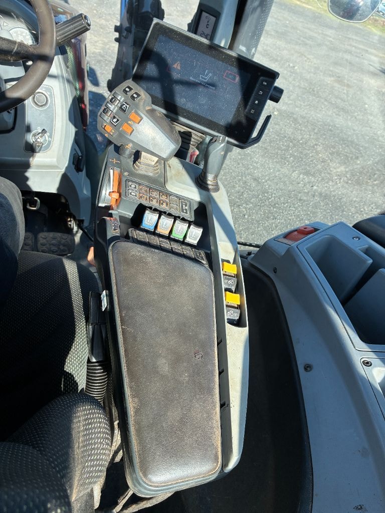 Tracteur chargeur VALTRA N 134 DIRECT - photo slide 10