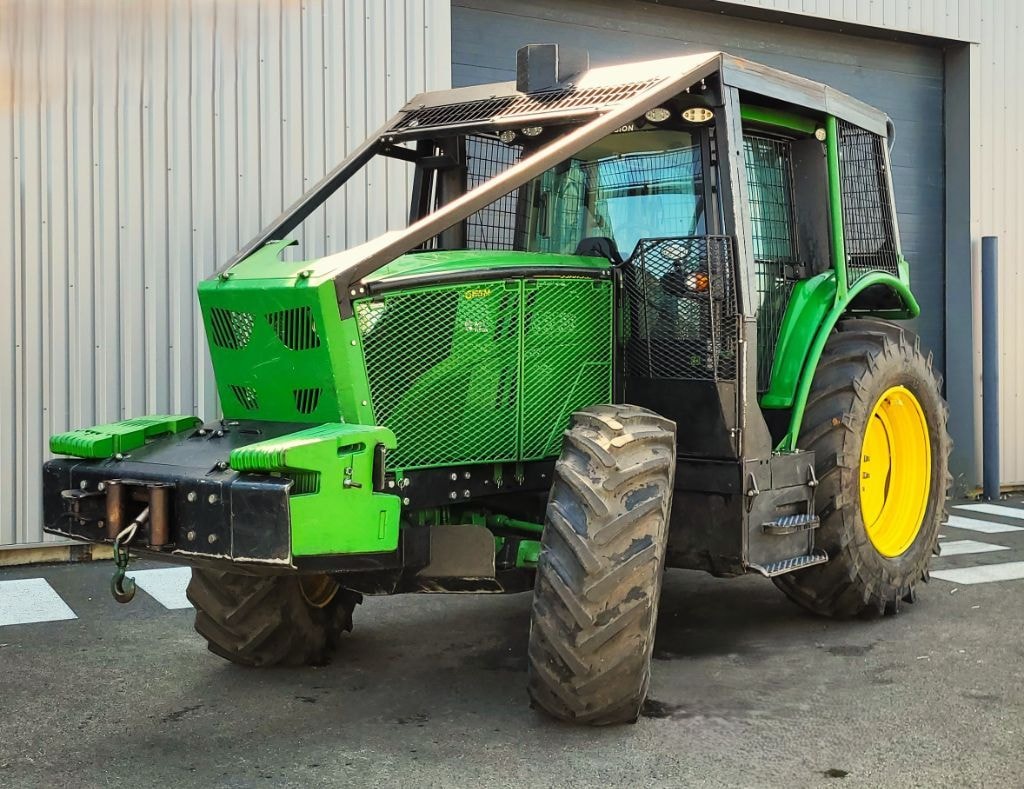 Tracteur forestier JOHN DEERE 6155M - photo slide 1