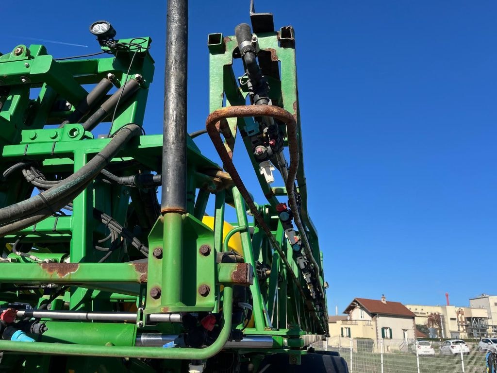 Pulverisateur automoteur JOHN DEERE R4040i - photo slide 17
