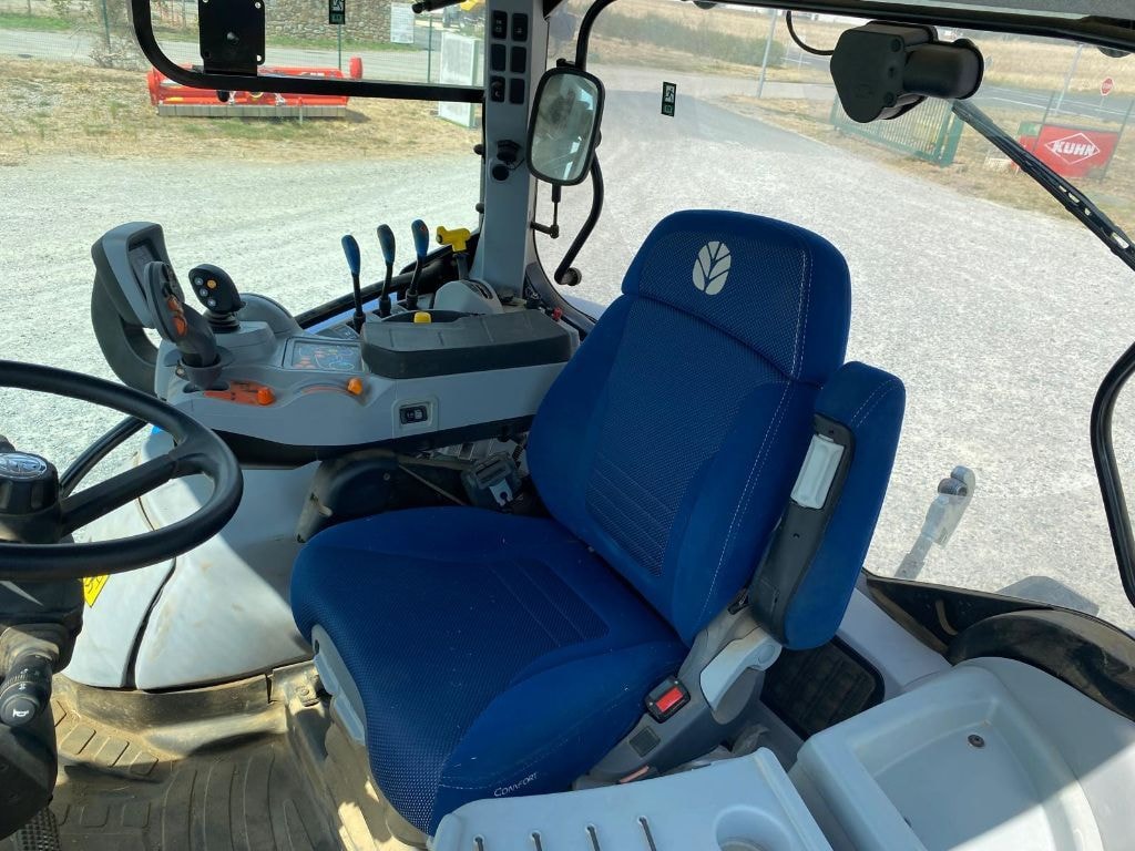 Tracteur NEW HOLLAND T6.145 - photo slide 9