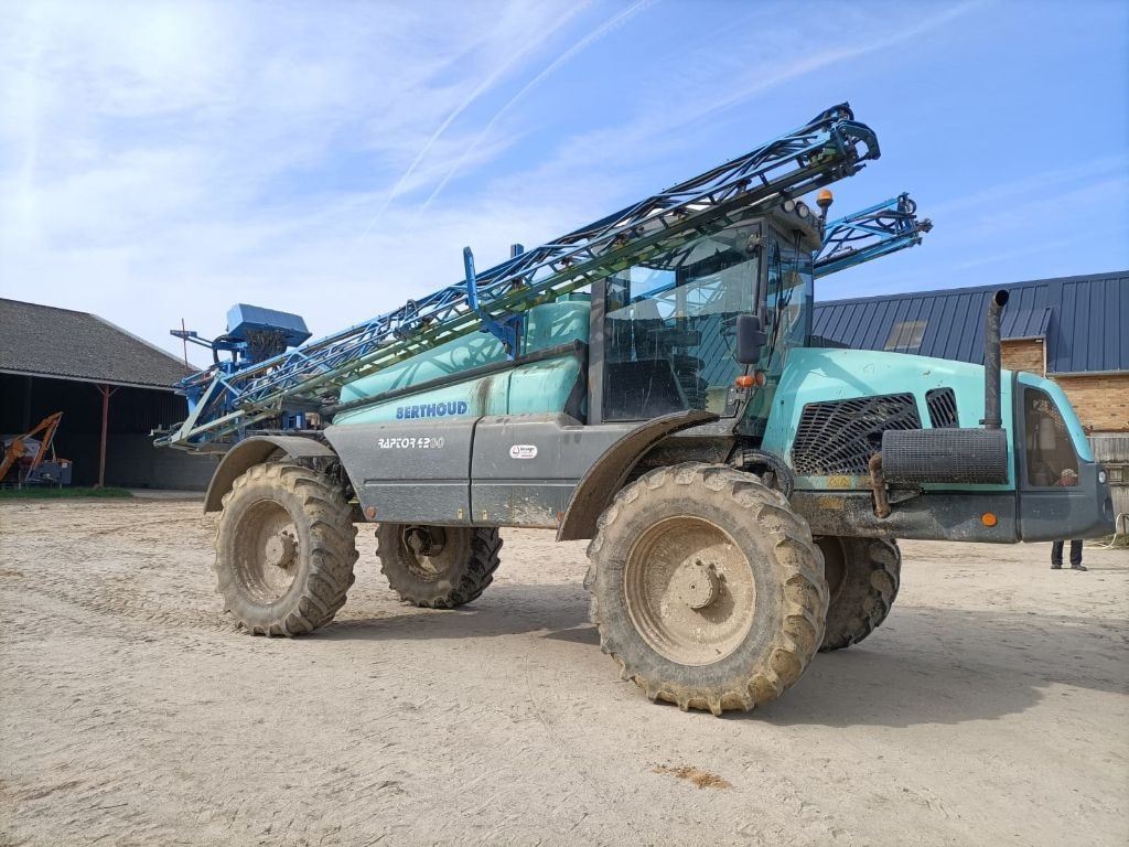 Pulverisateur automoteur BERTHOUD Raptor 4200 - photo slide 1