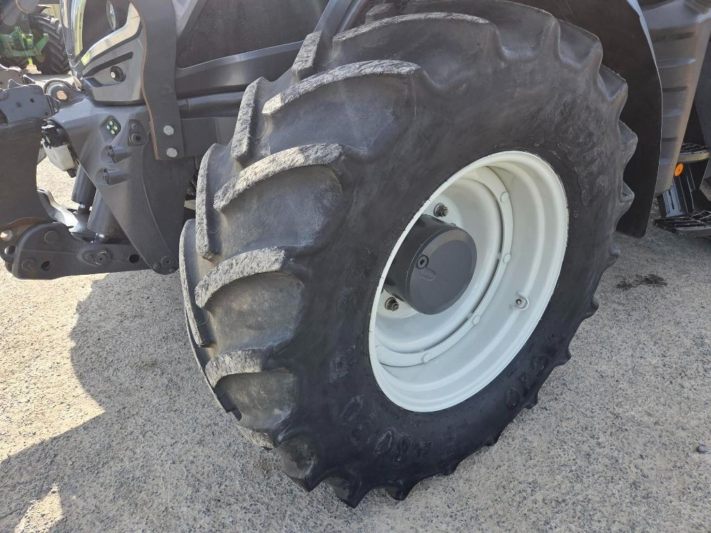 Tracteur chargeur VALTRA T145 ACTIVE - photo slide 11