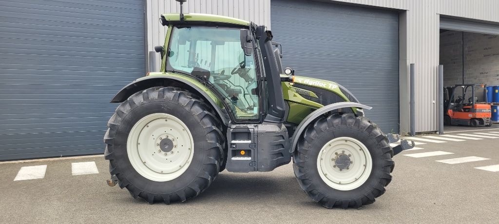 Tracteur VALTRA N135 A - photo slide 6