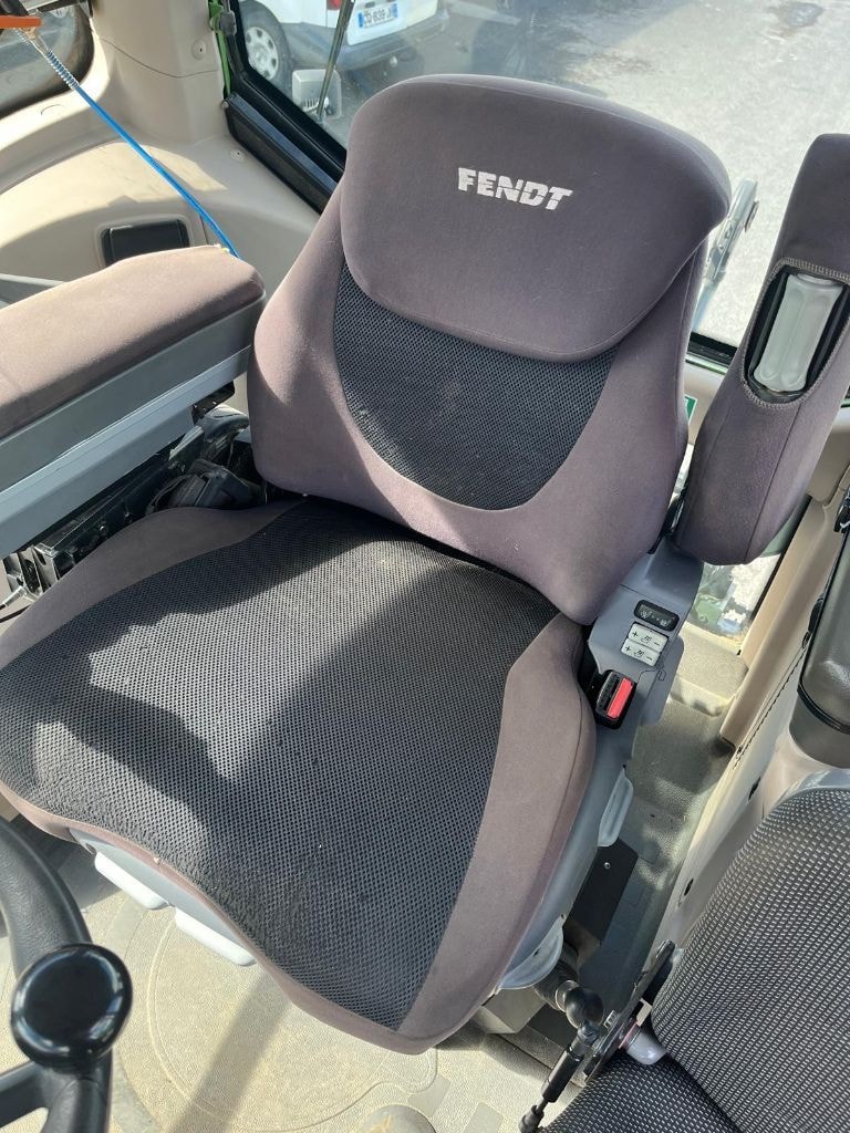 Tracteur FENDT 824 VARIO PROFI + - photo slide 25