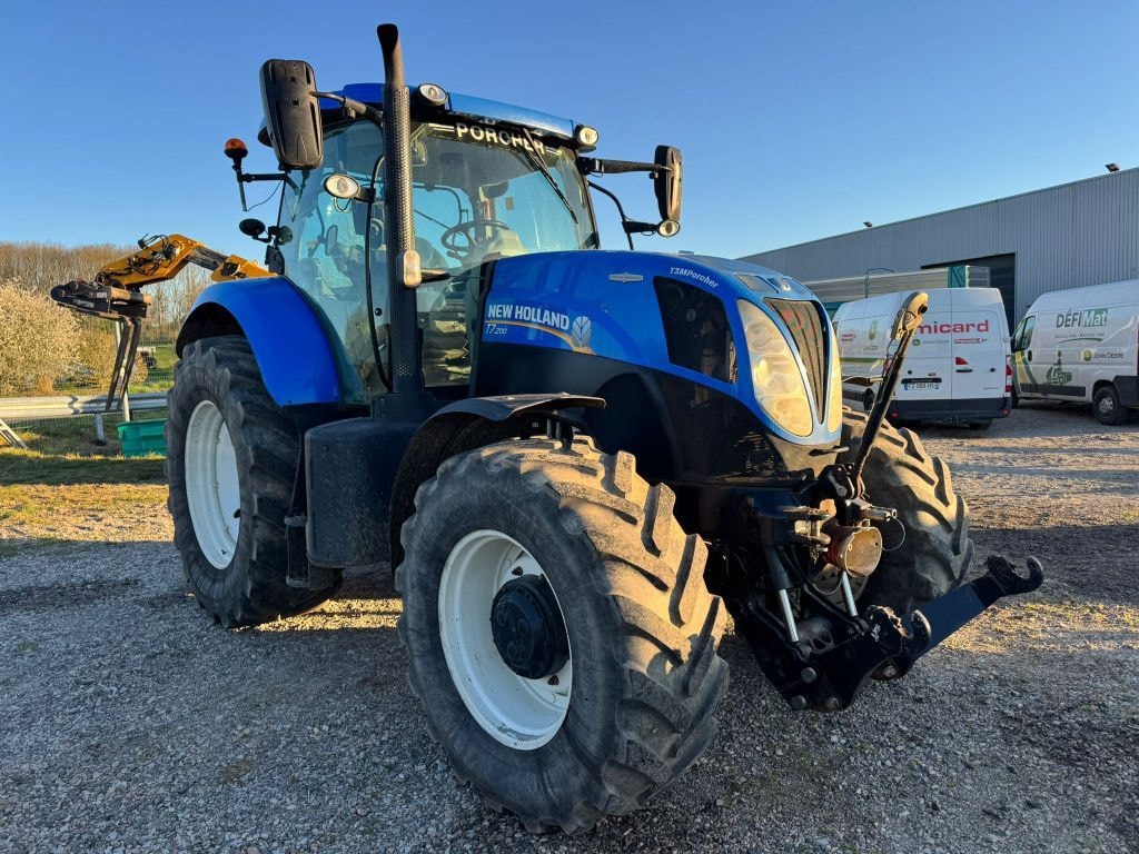 Tracteur NEW HOLLAND T7 200 AUTOCOMMAND - photo slide 1