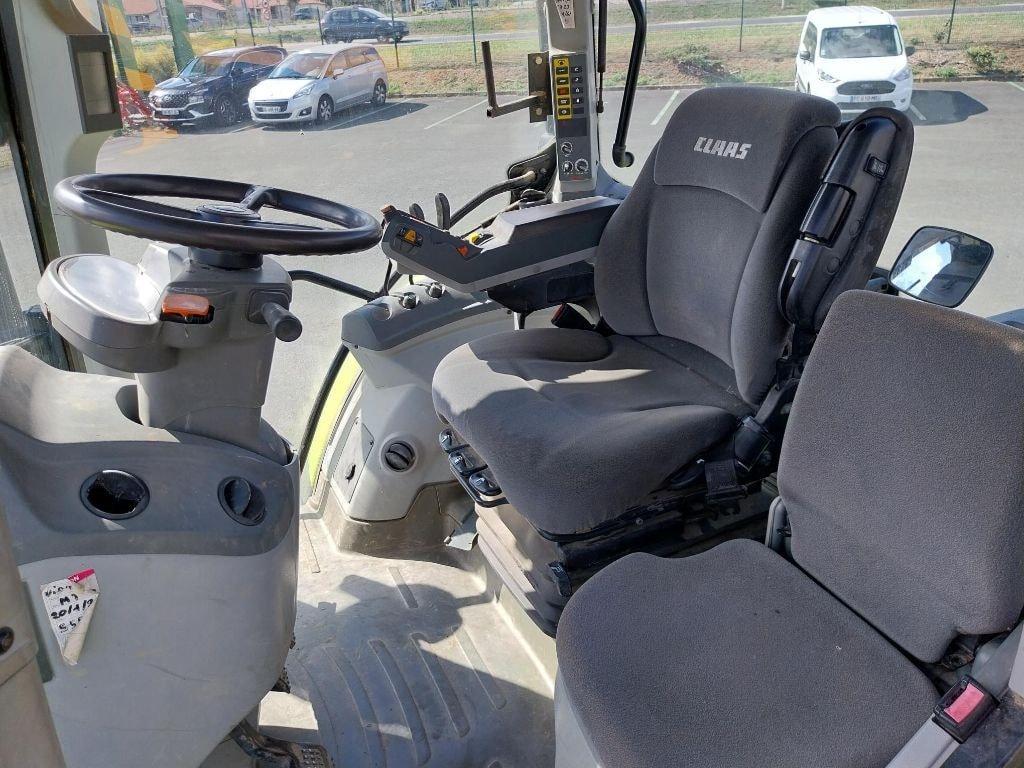 Tracteur CLAAS Arion 620 - photo slide 11
