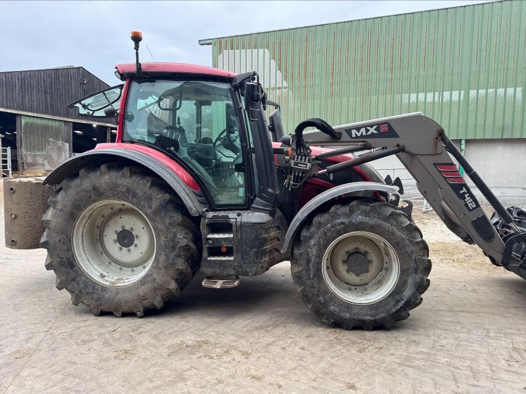 Tracteur chargeur VALTRA N135 - photo slide 15