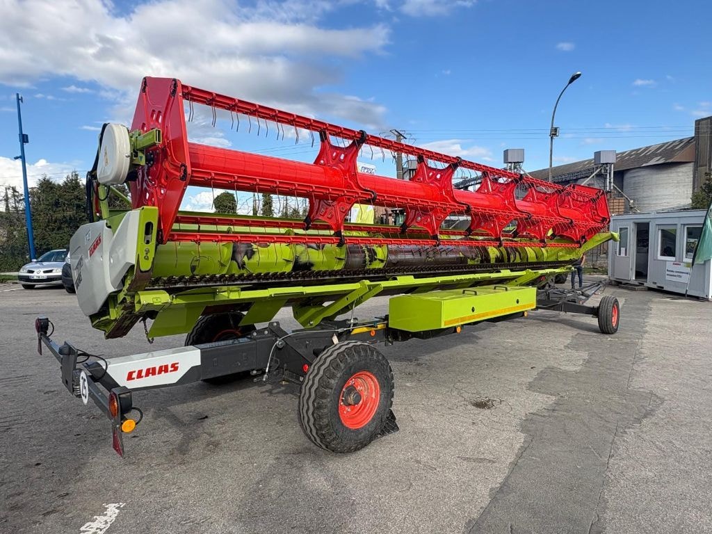 Moissonneuse CLAAS TRION 730 - photo slide 27