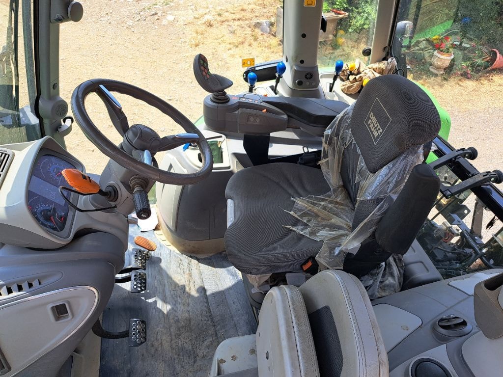 Tracteur DEUTZ FAHR Agrotron 6155 RC shift - photo slide 13