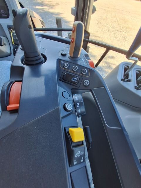 Tracteur chargeur VALTRA G105H  - photo slide 17