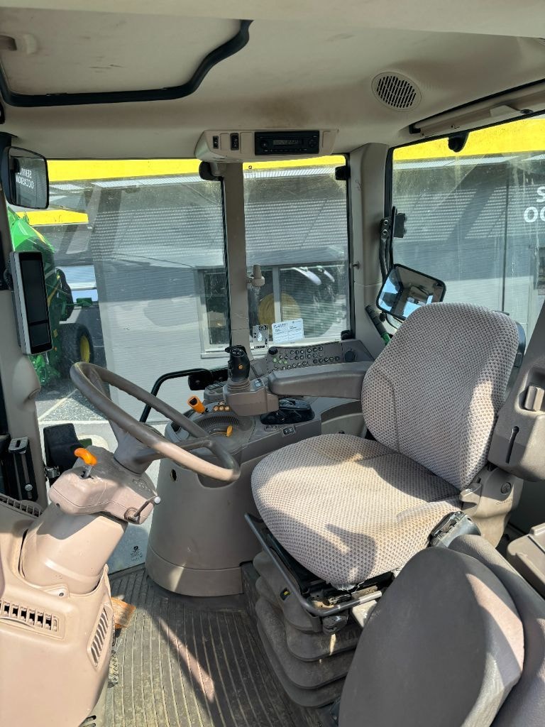 Tracteur chargeur JOHN DEERE 6110M - photo slide 7