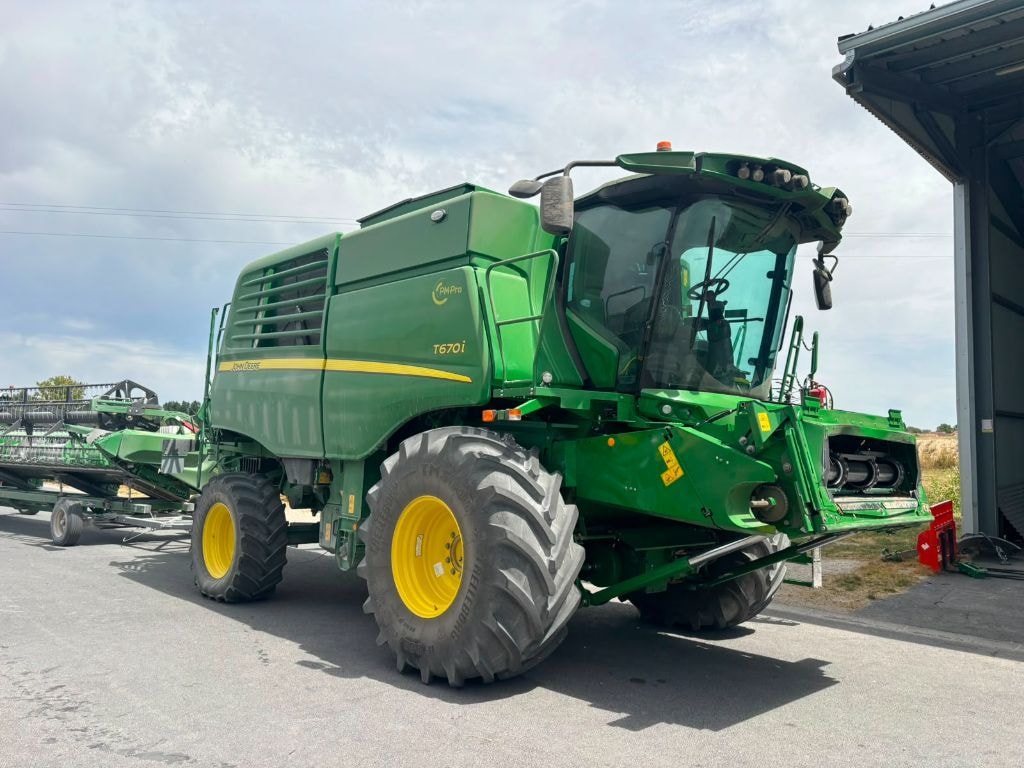 Moissonneuse JOHN DEERE T670i - photo slide 2