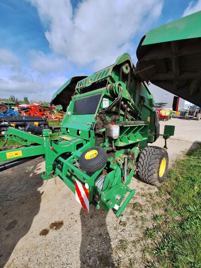Presse balles rondes JOHN DEERE V451M - photo slide 8