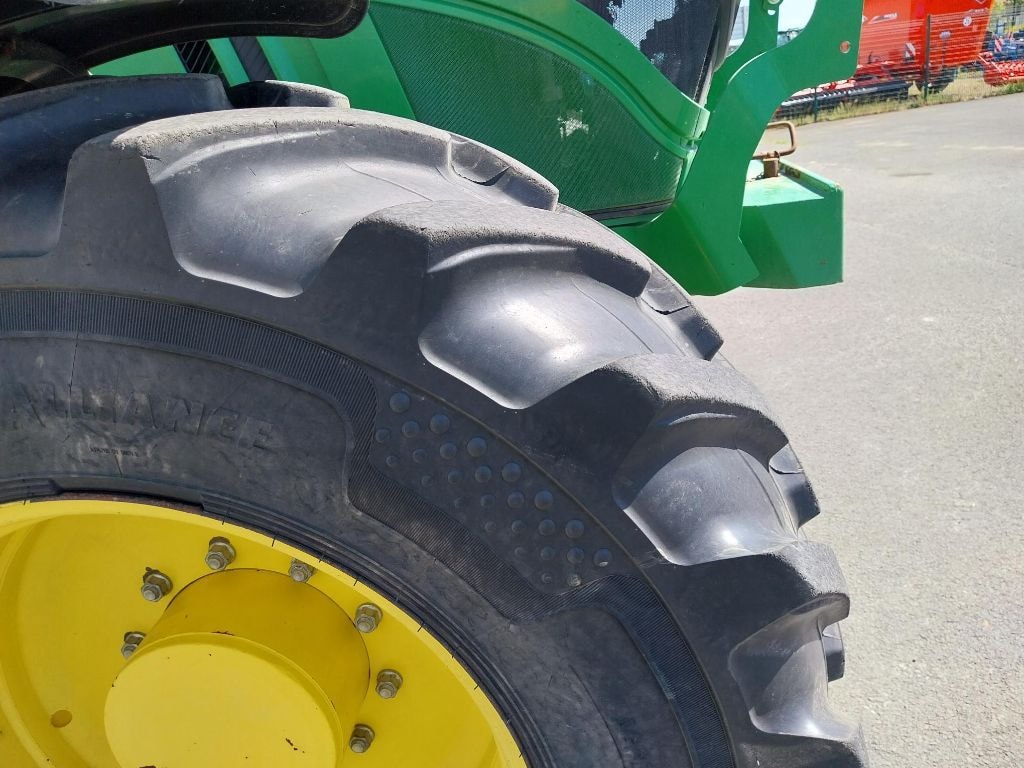 Tracteur chargeur JOHN DEERE 6135R - photo slide 8