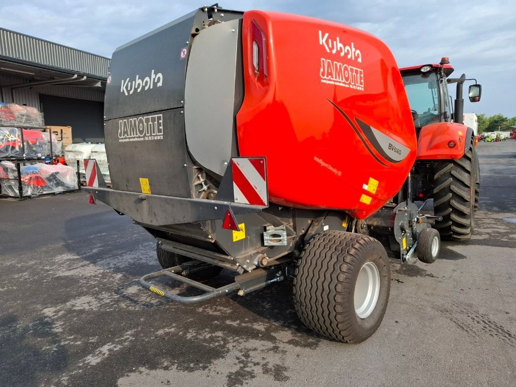 Presse balles rondes KUBOTA BV 6160 démo - photo slide 3
