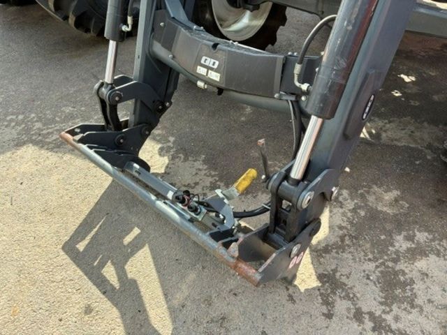 Tracteur chargeur VALTRA N123 - photo slide 11