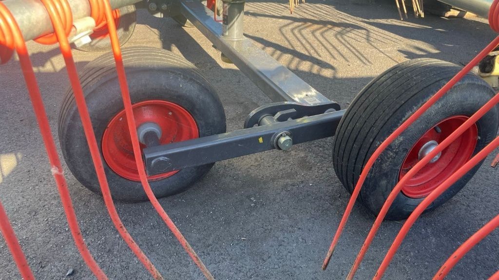 Andaineur CLAAS LINER 420 - photo slide 7