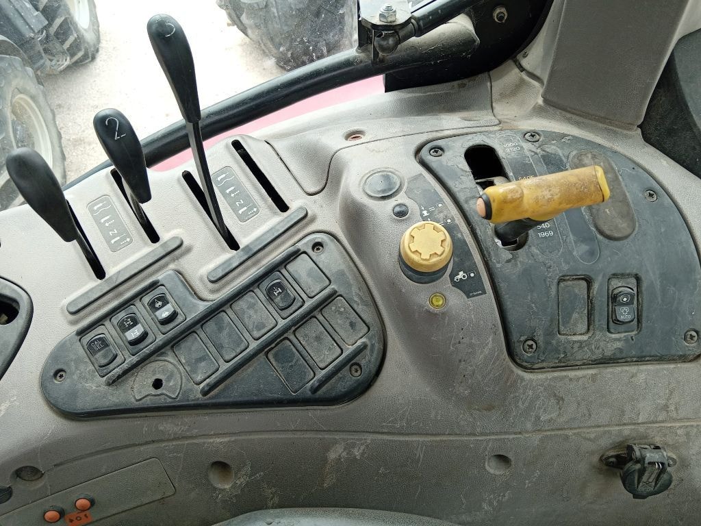 Tracteur chargeur CASE IH MAXXUM 115 - photo slide 8