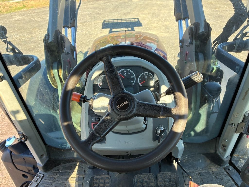 Tracteur chargeur VALTRA N 134 DIRECT - photo slide 13