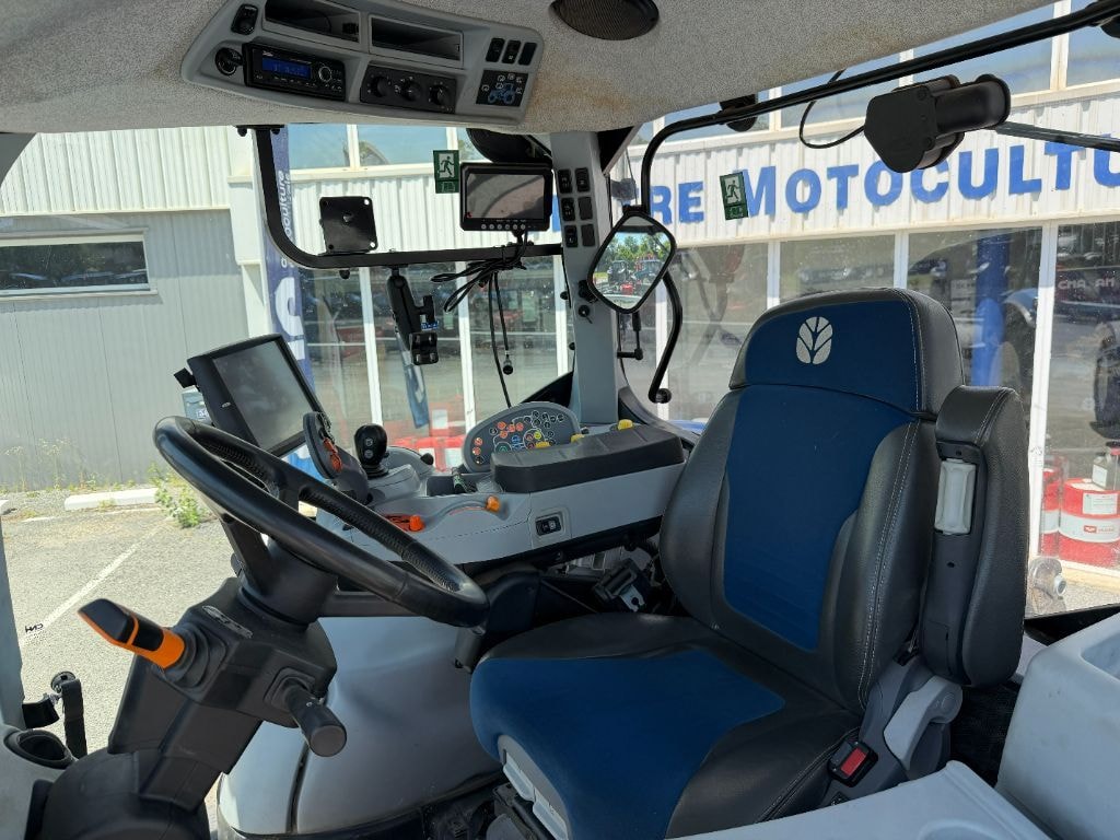 Tracteur NEW HOLLAND T7.245 AC       - photo slide 11
