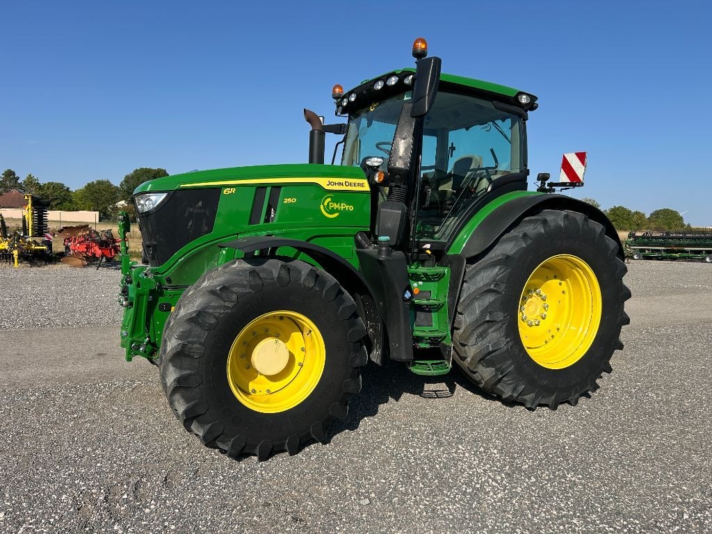 Tracteur JOHN DEERE 6R250 - photo slide 1