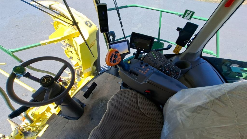 Ensileuse JOHN DEERE 8200 - photo slide 6