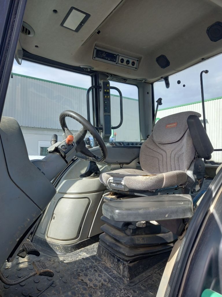 Tracteur VALTRA N141 - photo slide 16