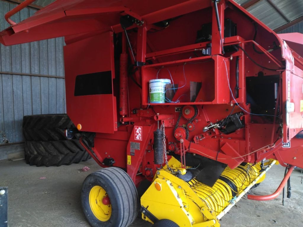 Presse balles rondes NEW HOLLAND BR 750 - photo slide 11
