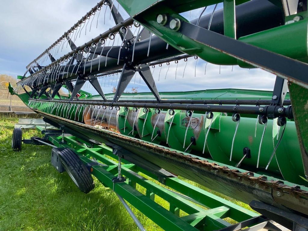 Moissonneuse JOHN DEERE T 560 HM - photo slide 17