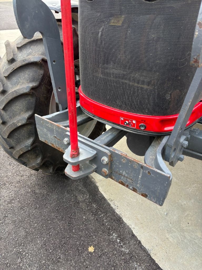Tracteur MASSEY FERGUSON 5711 ESSENTIAL DYNA-4 - photo slide 10