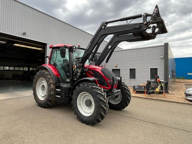 Tracteur chargeur VALTRA N134 - photo slide 1