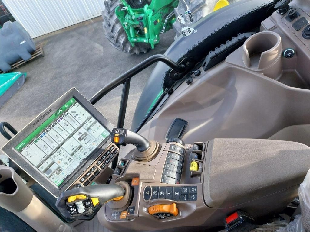 Tracteur JOHN DEERE 6R215 - photo slide 6