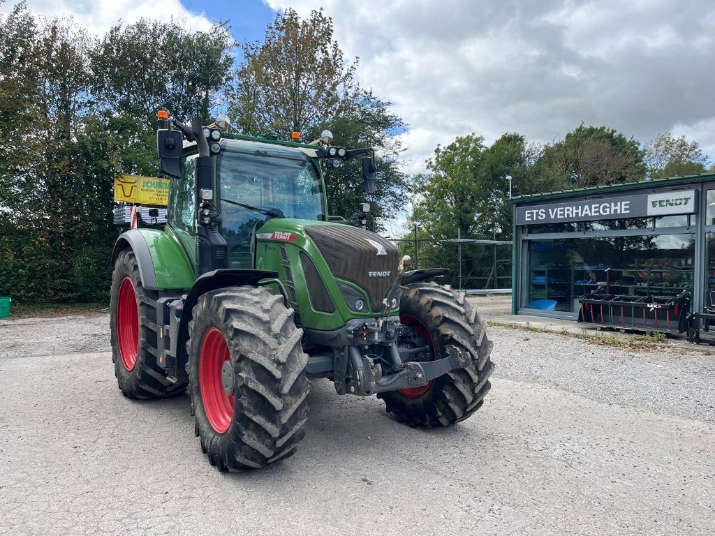 Tracteur FENDT 724 VARIO POWER - photo slide 3