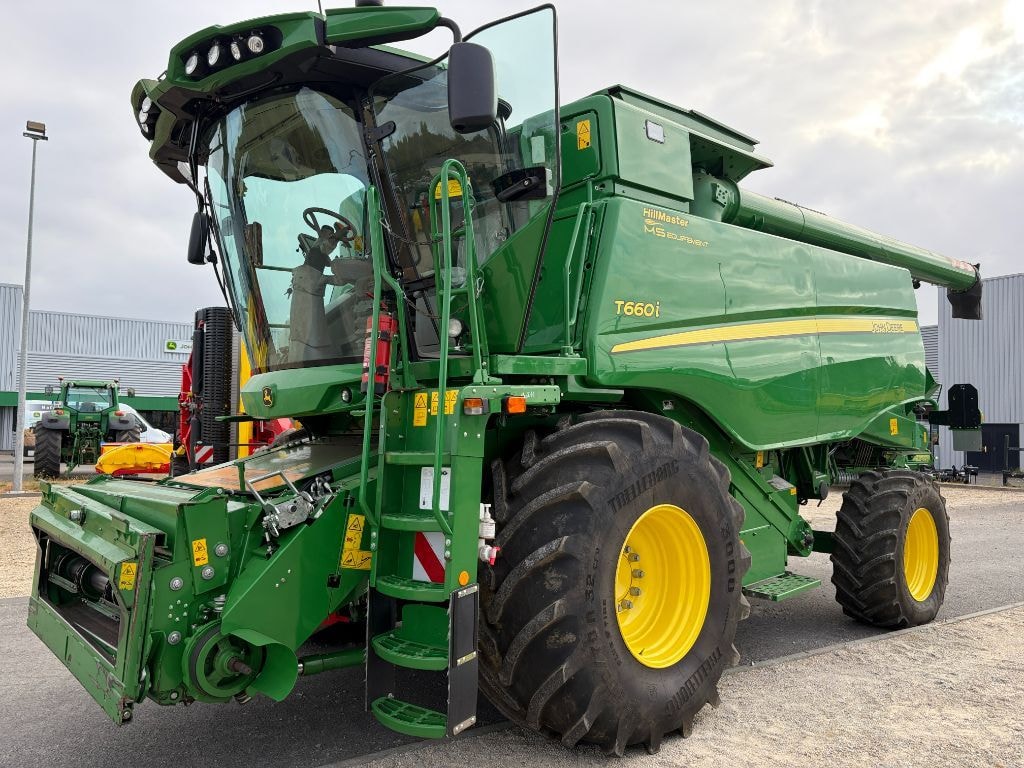 Moissonneuse JOHN DEERE T660 HM - photo slide 1