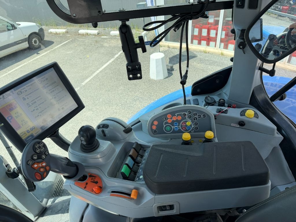 Tracteur NEW HOLLAND T7.245 AC       - photo slide 13