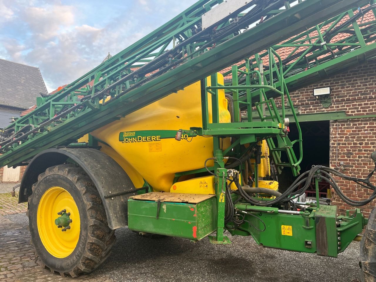 Pulverisateur JOHN DEERE 840 - photo slide 8