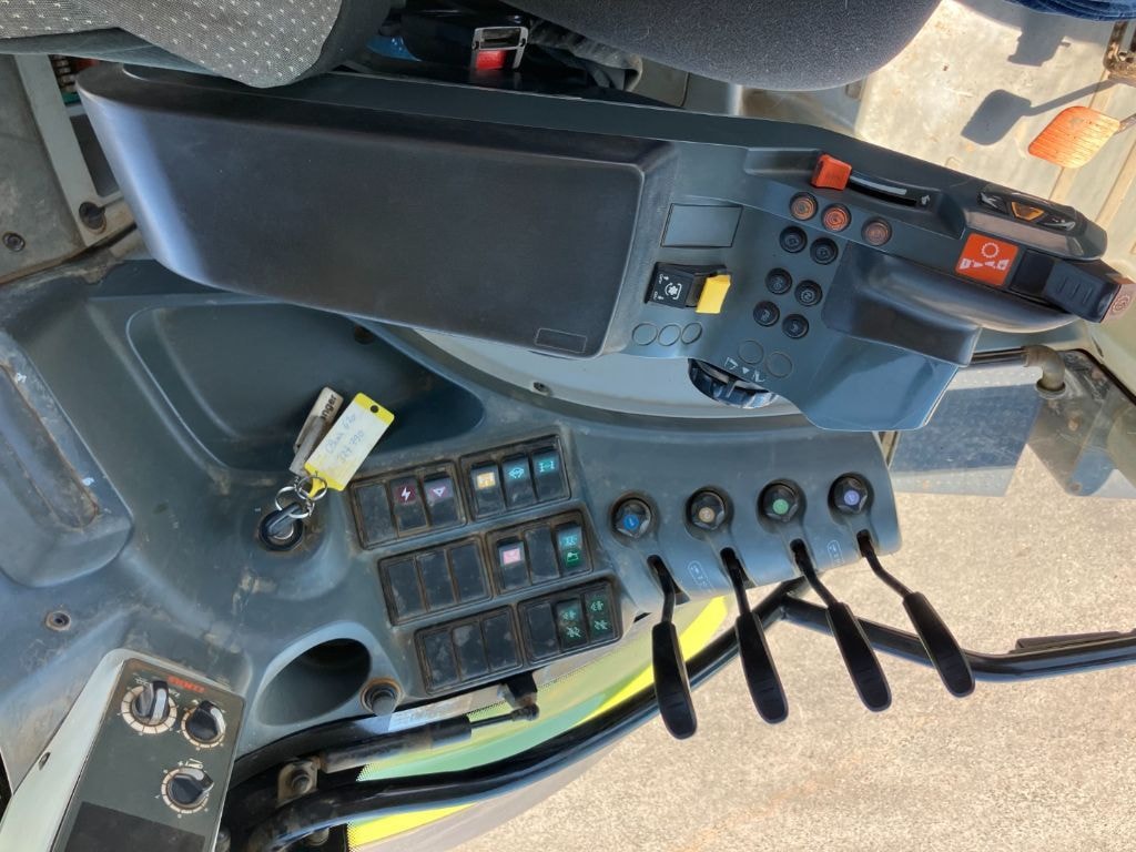 Tracteur CLAAS ARION 620 - photo slide 37