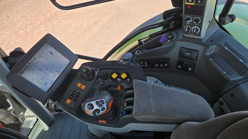 Tracteur CLAAS ARION 650 CMATIC - photo slide 22
