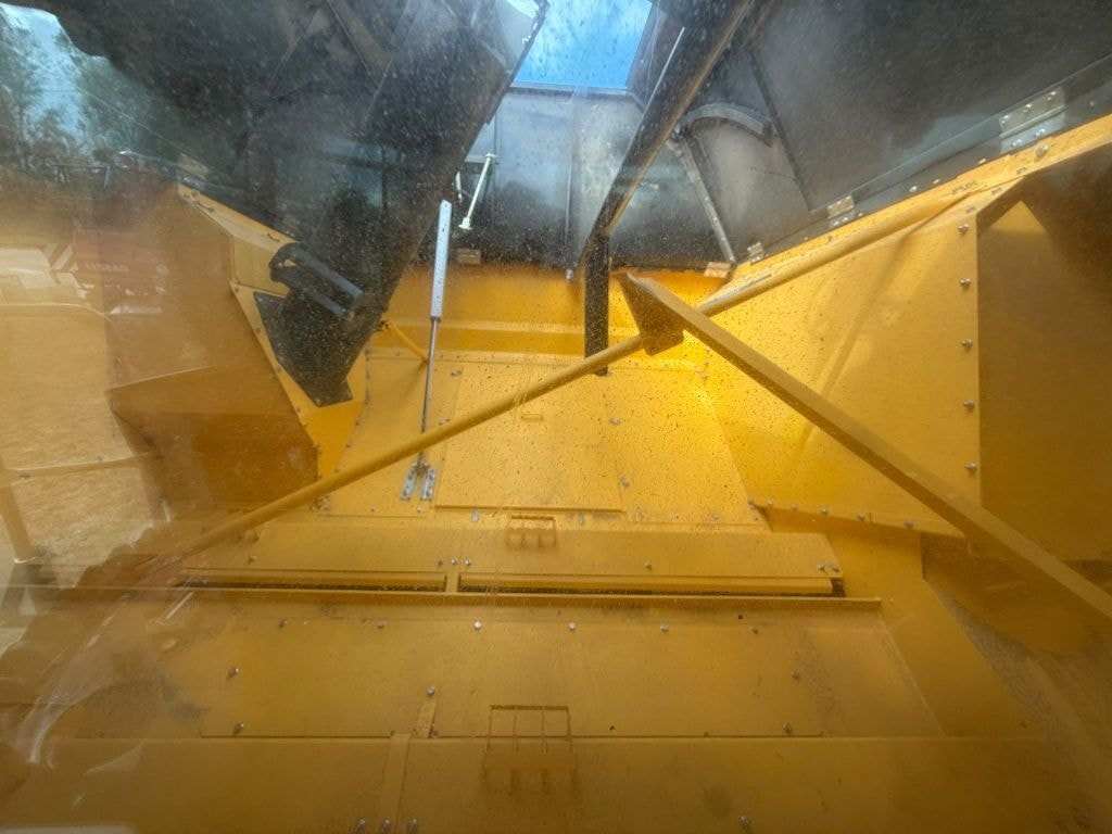 Moissonneuse NEW HOLLAND CX 7.90 - photo slide 28