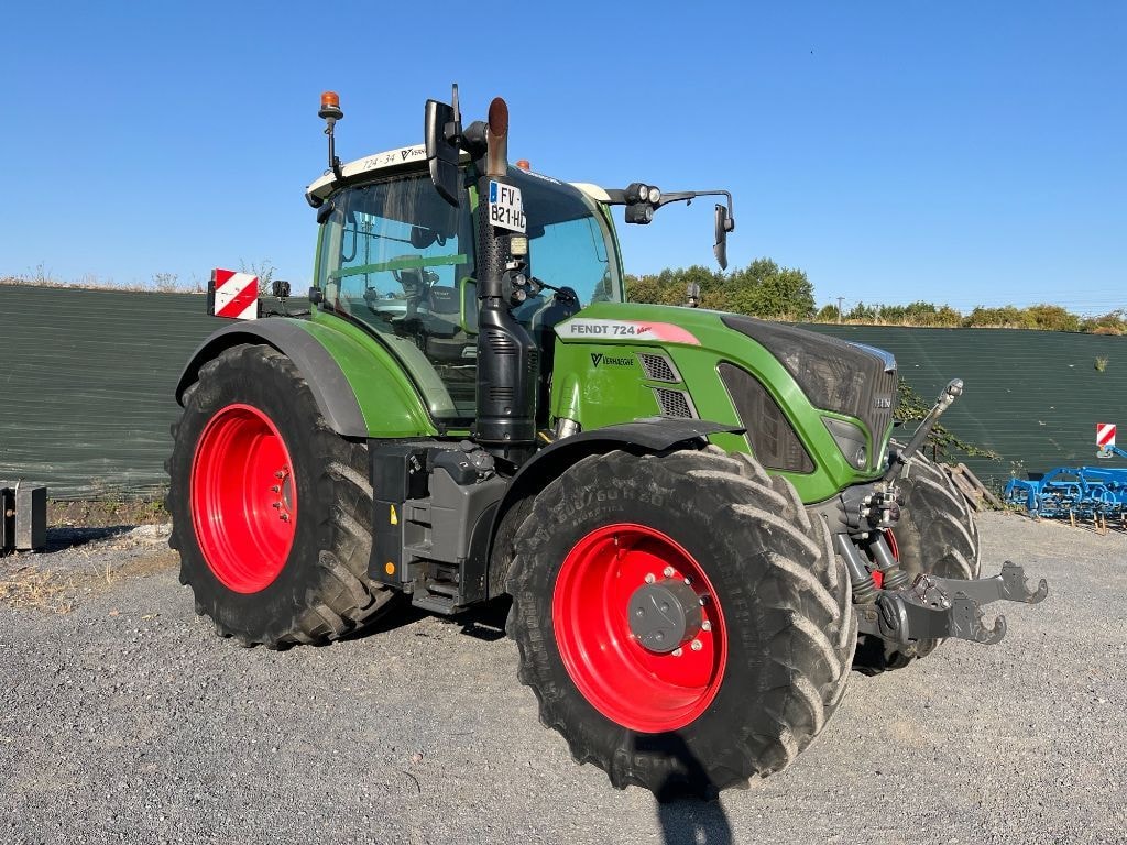 Tracteur FENDT 724 POWER+ S4 - photo slide 4