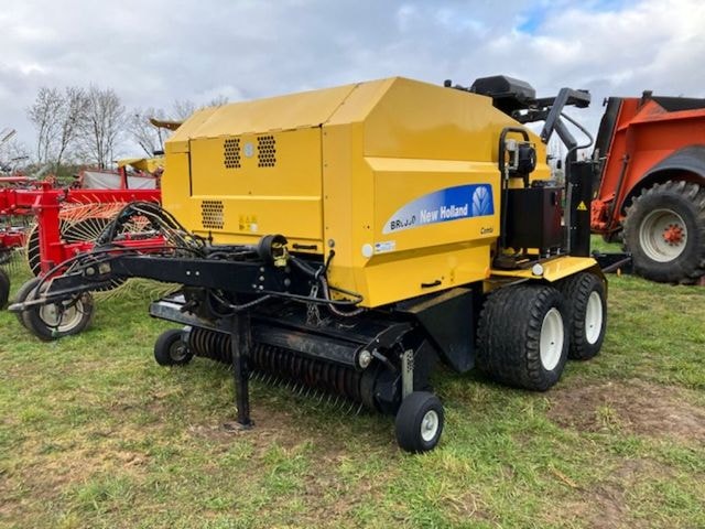 Presse enrubanneuse NEW HOLLAND BR6090 - photo slide 2