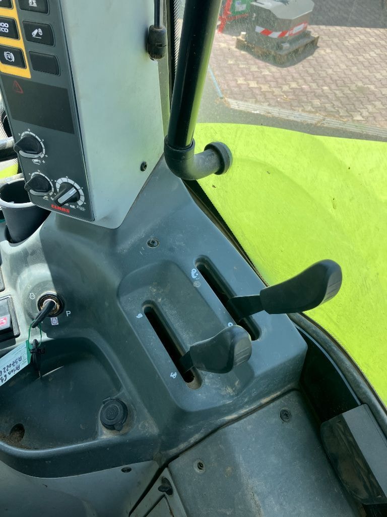Tracteur CLAAS ARION 630 - photo slide 12