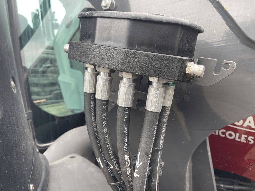 Tracteur chargeur VALTRA T175  - photo slide 12
