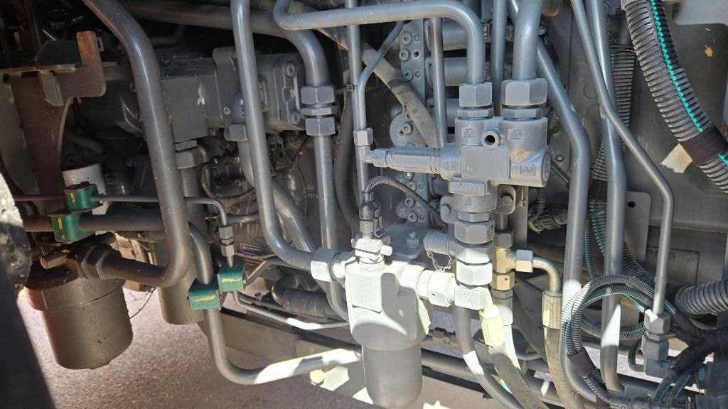 Tracteur chargeur KUBOTA M7-152 - photo slide 26